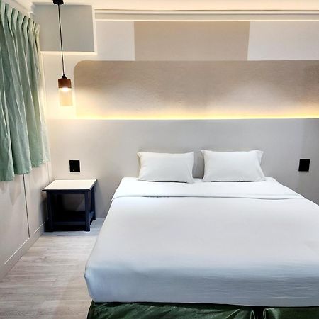 Seatel Phuket, Patong Beach Exterior photo