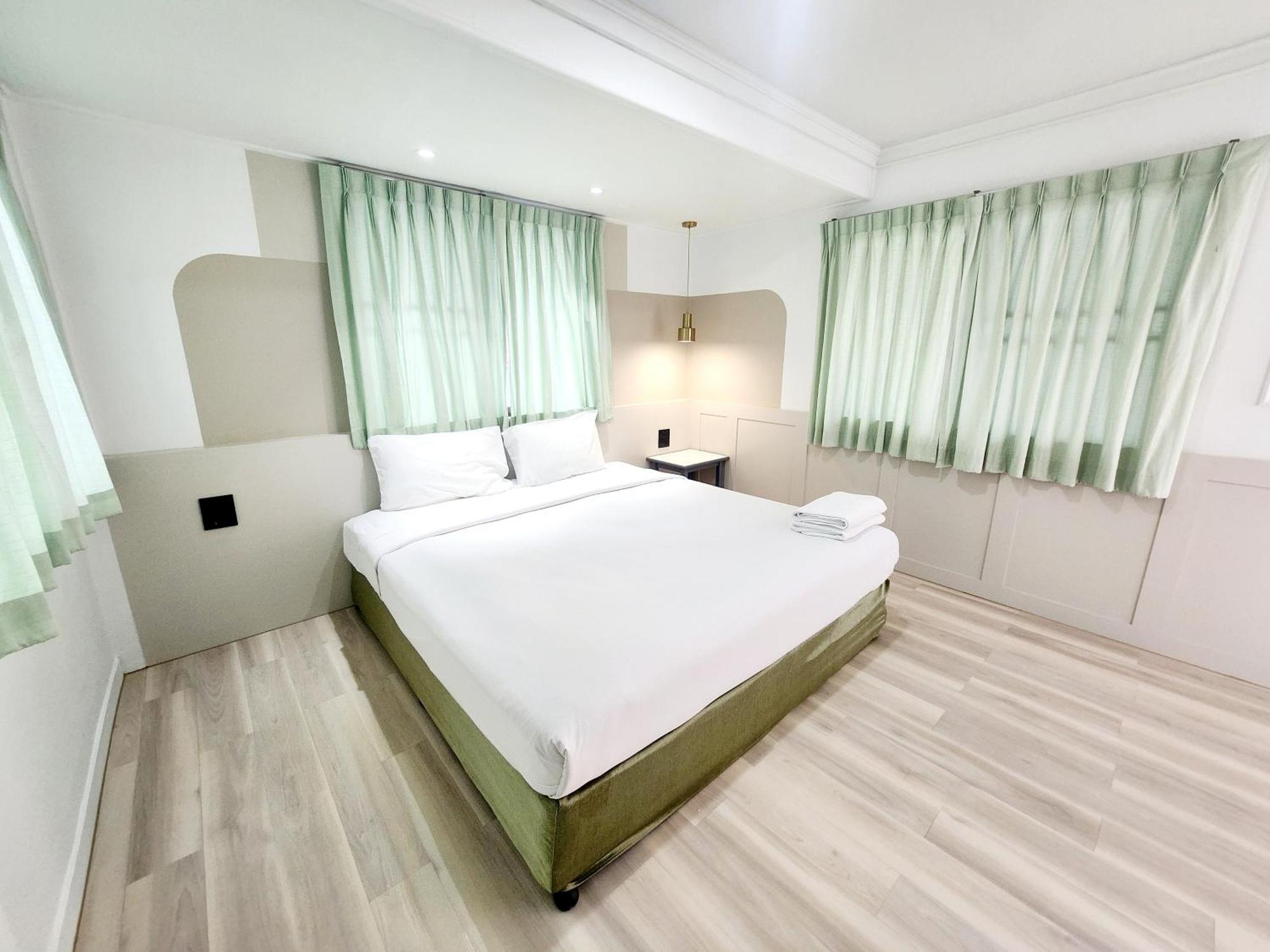 Seatel Phuket, Patong Beach Exterior photo