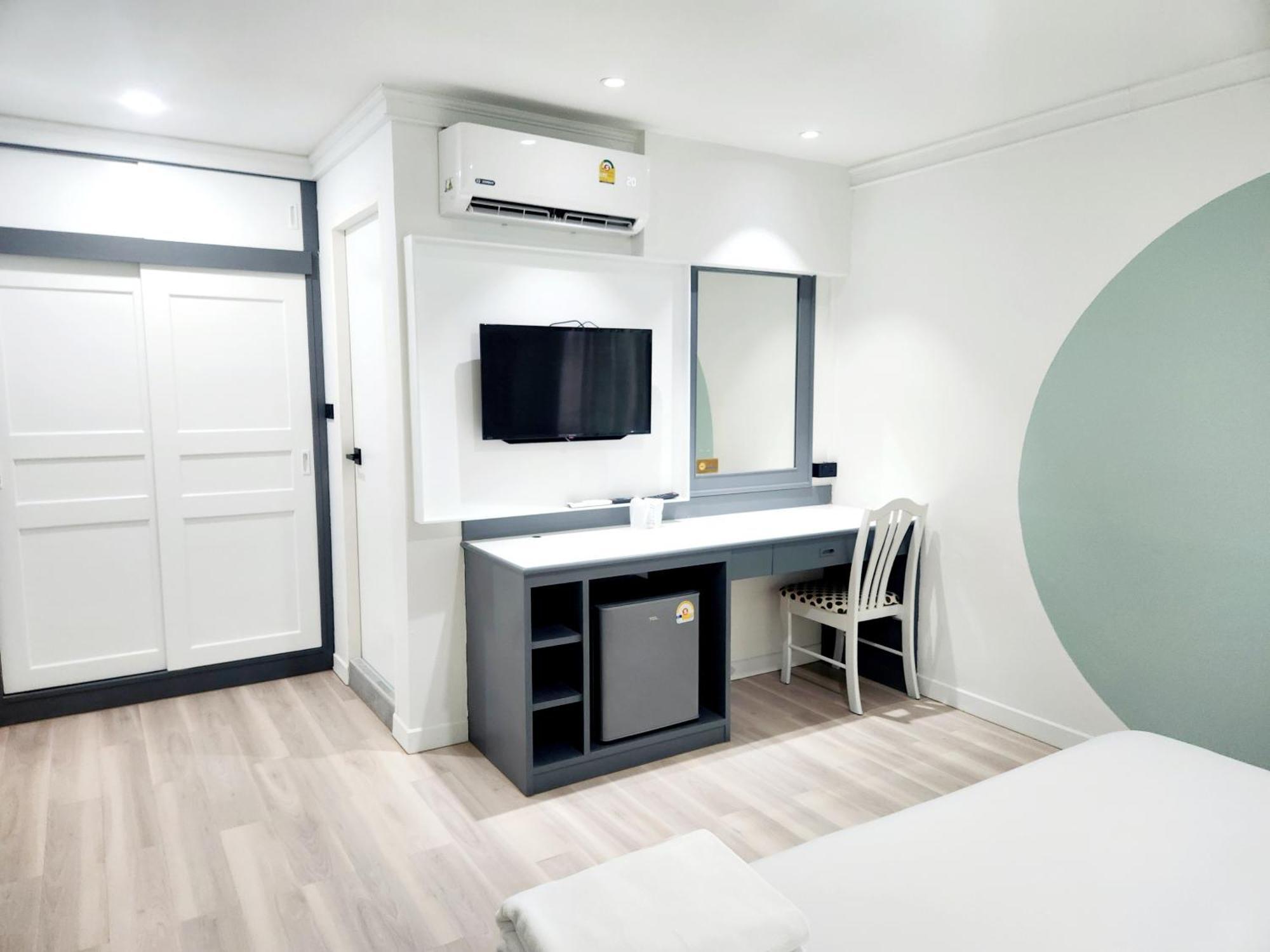 Seatel Phuket, Patong Beach Exterior photo