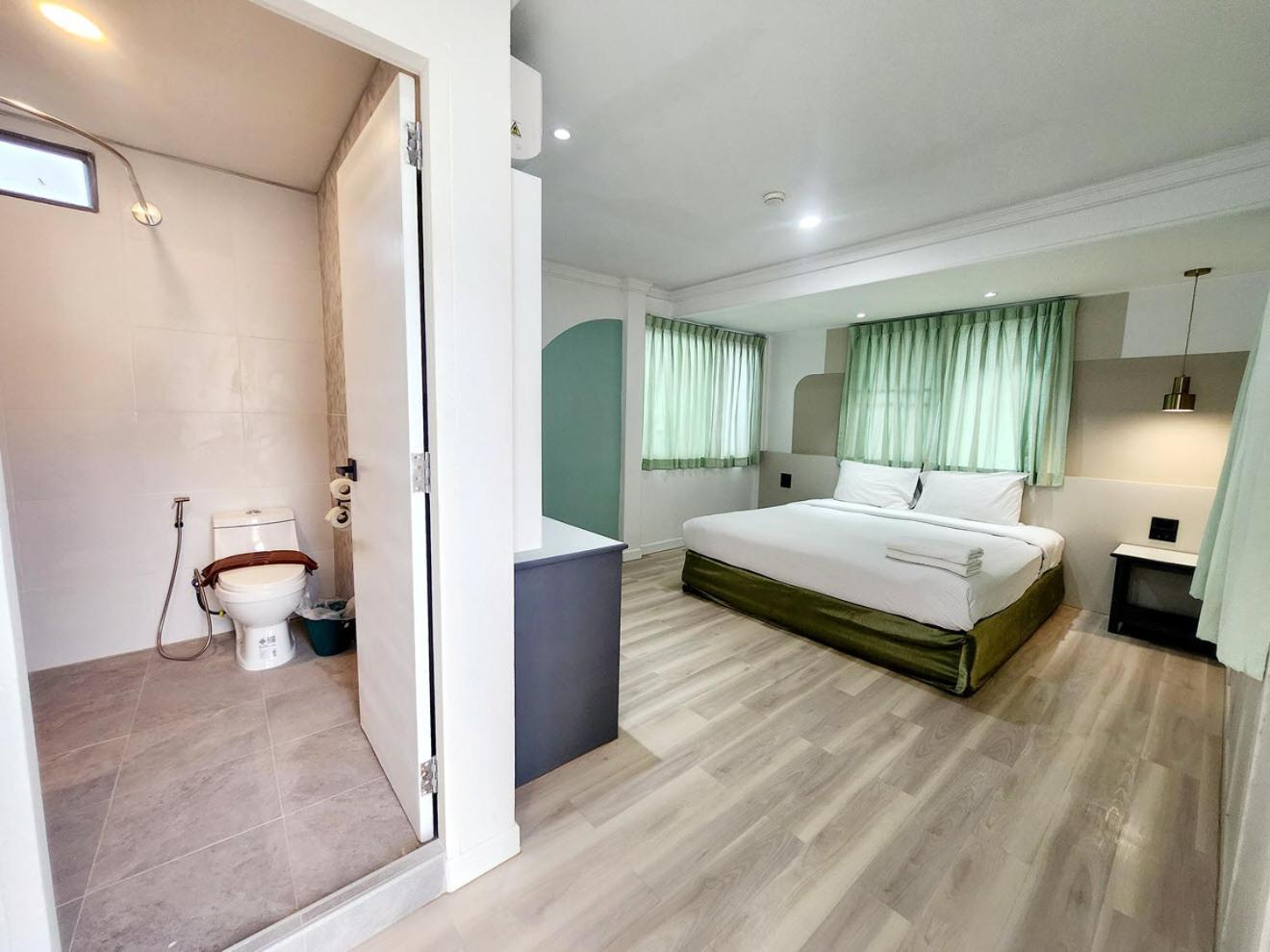 Seatel Phuket, Patong Beach Exterior photo