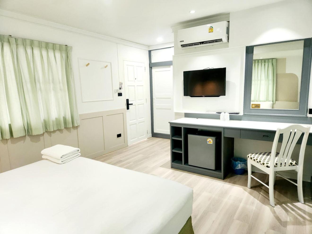 Seatel Phuket, Patong Beach Exterior photo