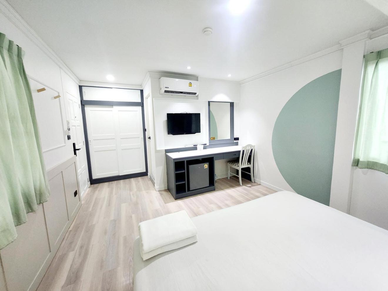 Seatel Phuket, Patong Beach Exterior photo