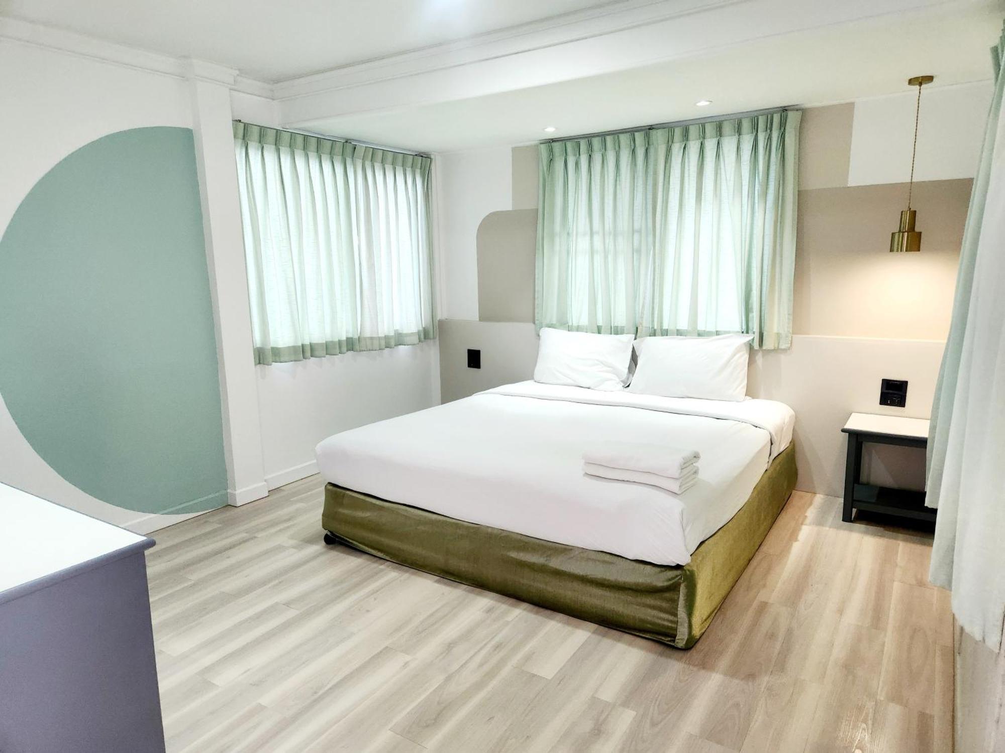 Seatel Phuket, Patong Beach Exterior photo