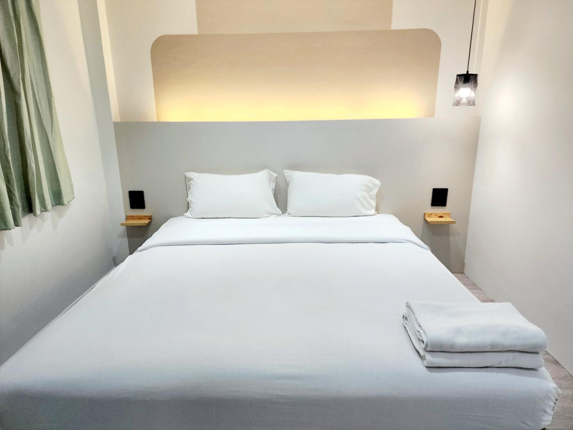 Seatel Phuket, Patong Beach Exterior photo