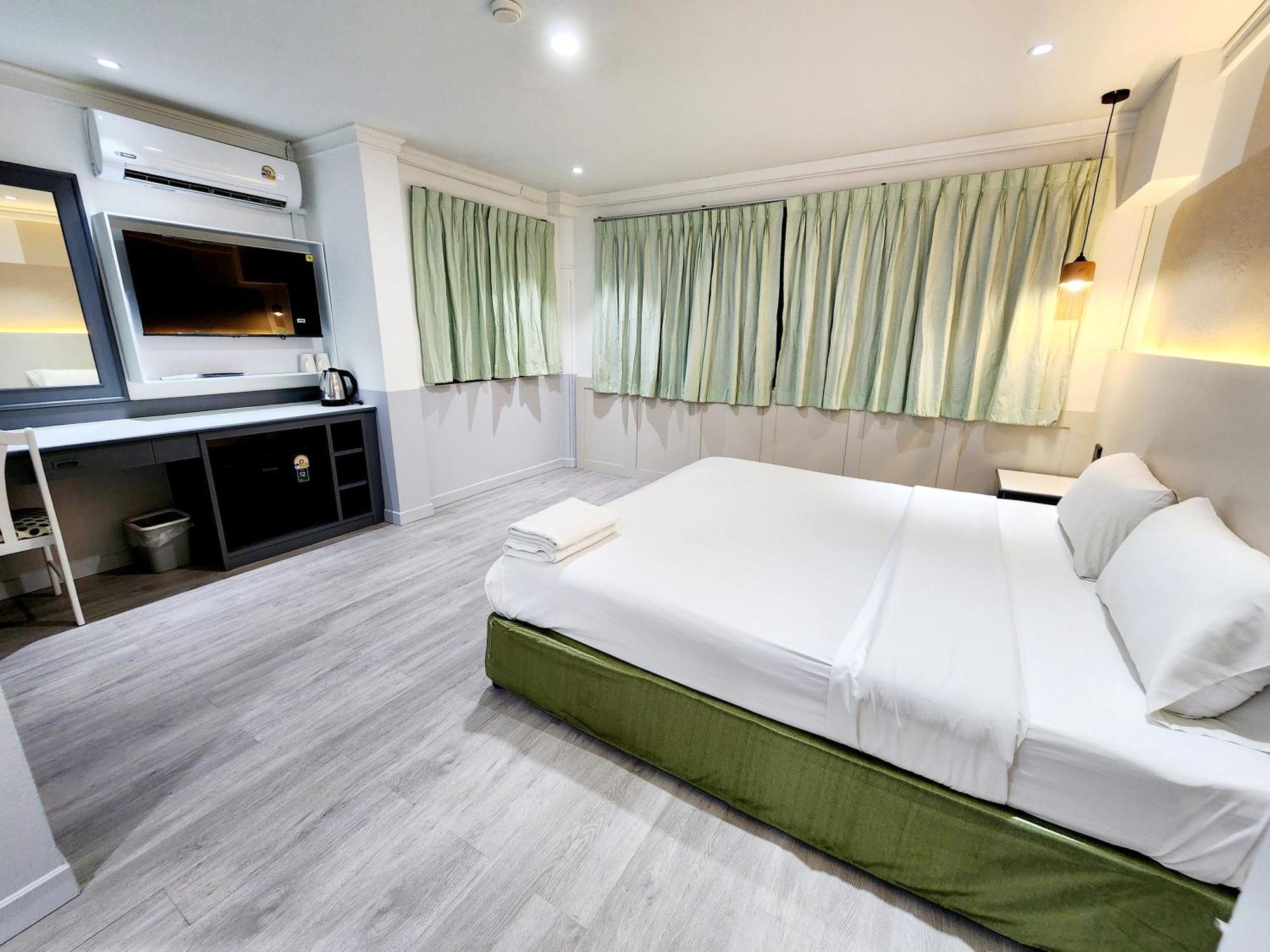 Seatel Phuket, Patong Beach Exterior photo