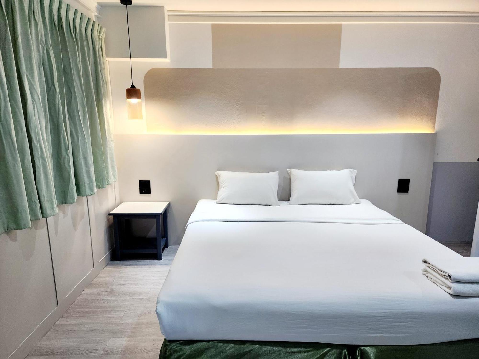 Seatel Phuket, Patong Beach Exterior photo