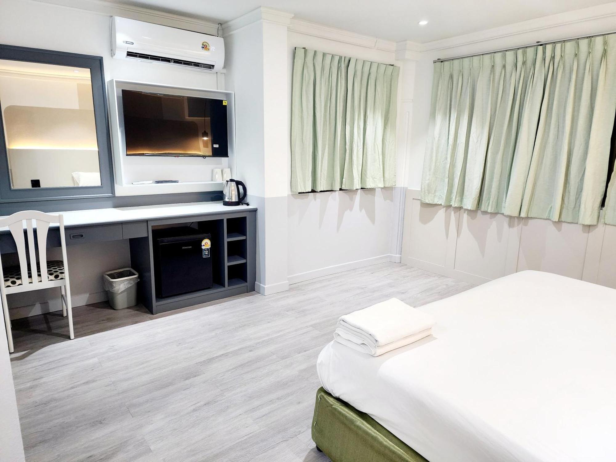 Seatel Phuket, Patong Beach Exterior photo
