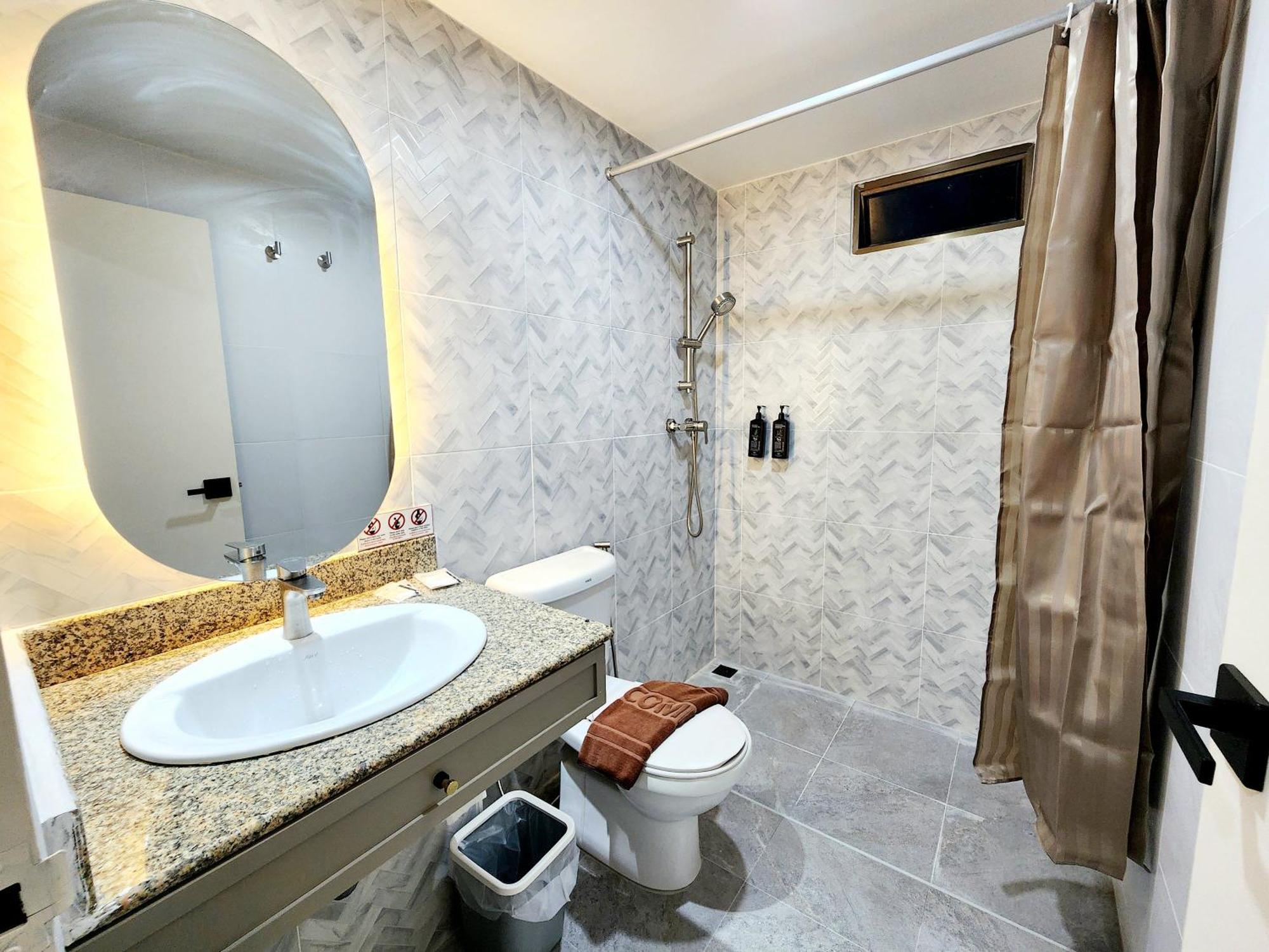 Seatel Phuket, Patong Beach Exterior photo