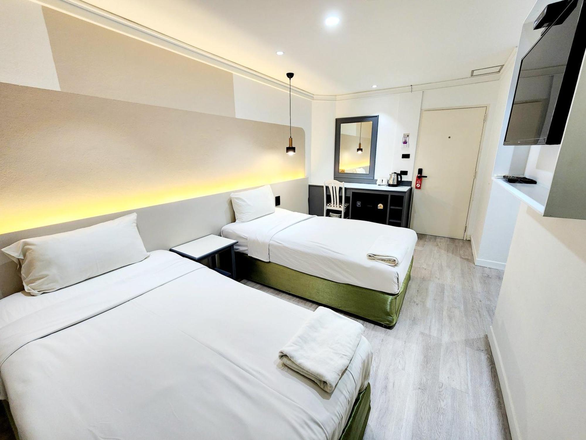 Seatel Phuket, Patong Beach Exterior photo
