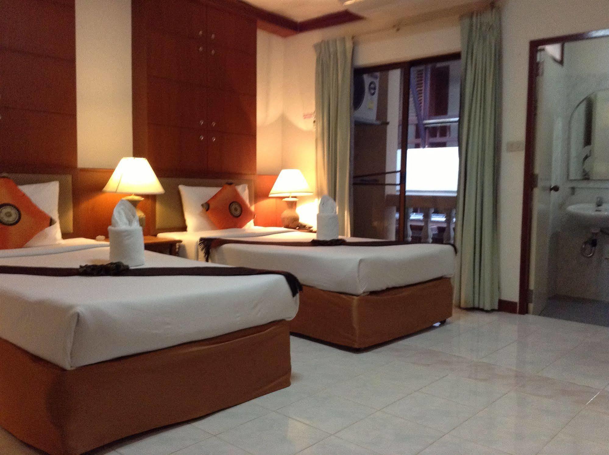 Seatel Phuket, Patong Beach Exterior photo