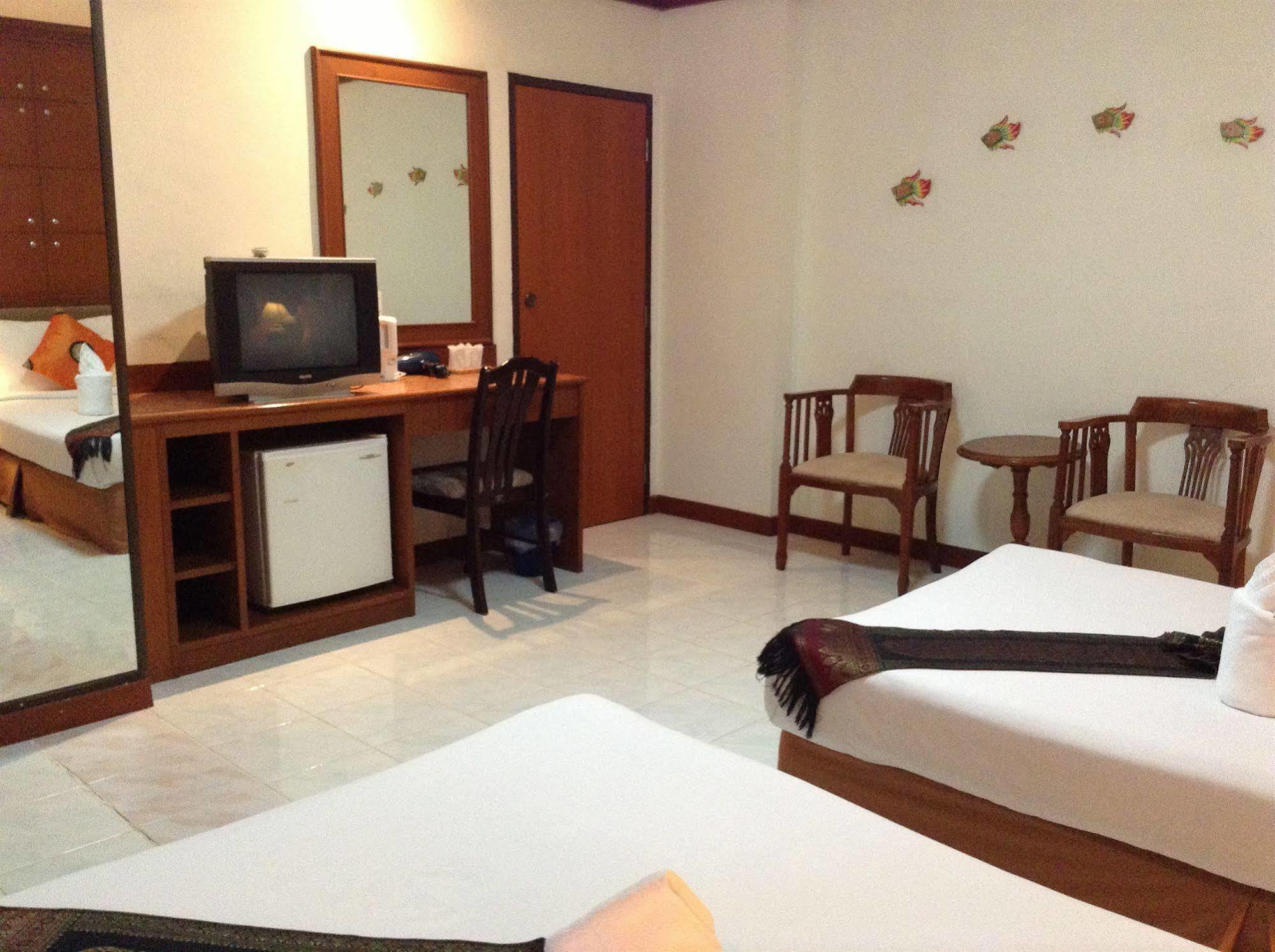 Seatel Phuket, Patong Beach Exterior photo
